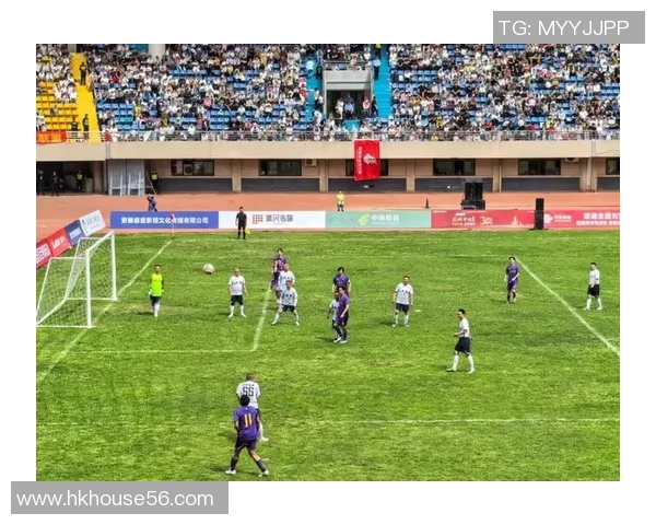 约香港足球明星队进行友谊赛共同提升球技与团队合作精神